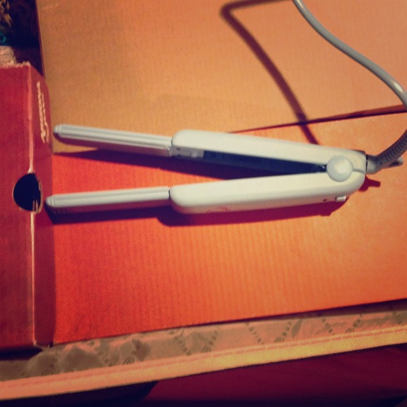 Hana mini hair straightener
