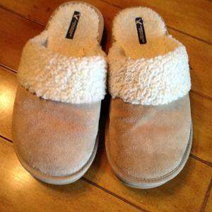 American eagle fleece slip-ons