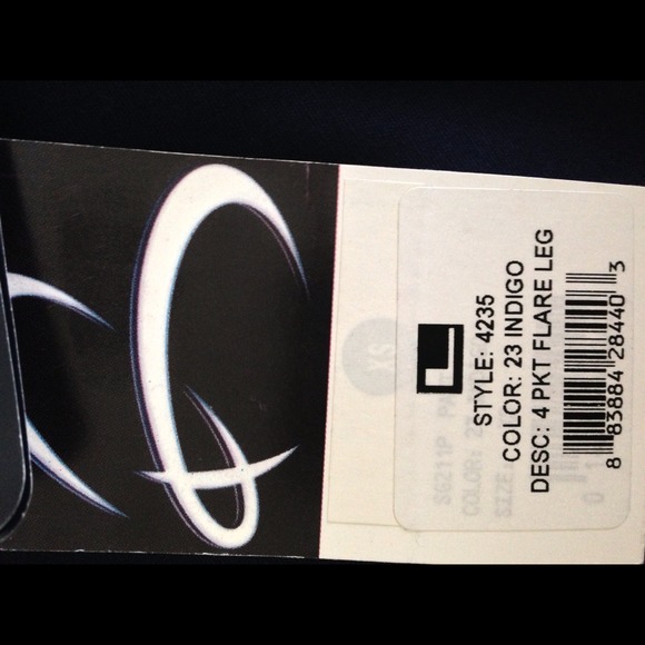 Sold 3 pairs new 2 white & 1 blue scrub pants - Picture 3 of 4