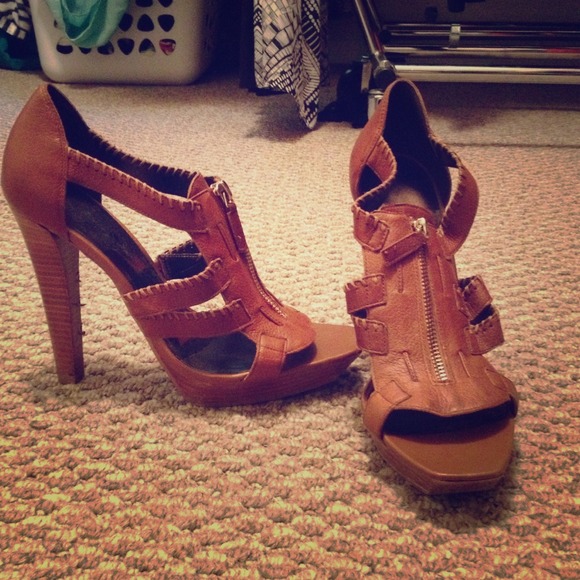 JESSICA SIMPSON Platform sandals with zip