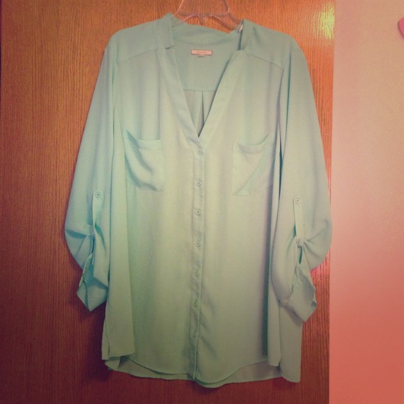 ⛔️SOLD⛔️Mint Shirt - Picture 1 of 2