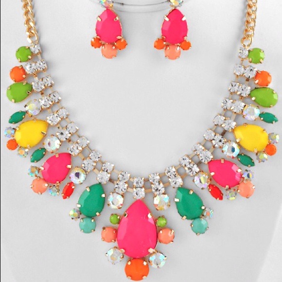 Jewelry - Colorful rhinestone necklace and earring set