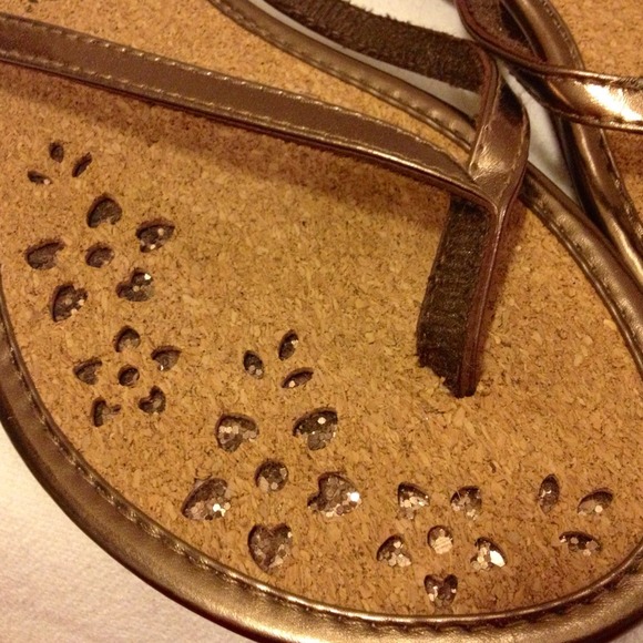 NWOT shiny flip flops