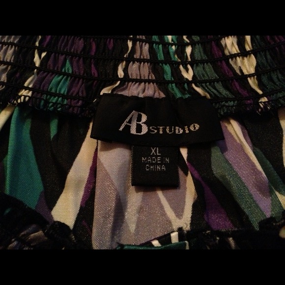 ❌SOLD❌ Pretty Multicolored Top - Picture 2 of 3