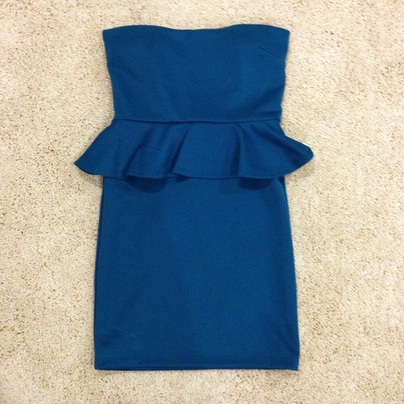 NWOT Peplum Body Con Dress - Picture 3 of 4