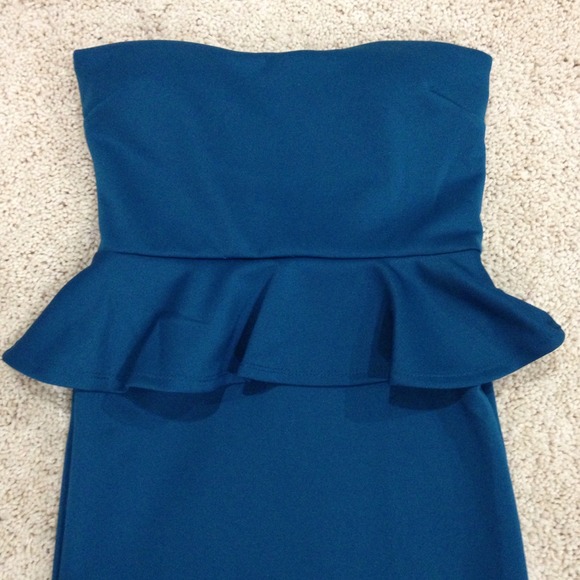 NWOT Peplum Body Con Dress - Picture 4 of 4