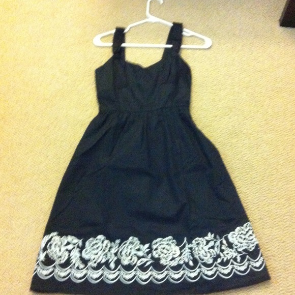 SOLD to mrevam12 as bundle. Ann taylor dress.
