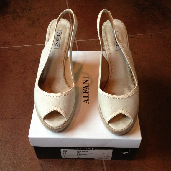 Alfani wedges