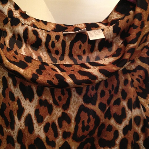 Beautiful Leopard 3/4 sleeve blouse - Picture 4 of 6