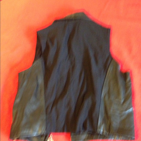 💖HP 12/7💖 leather vest - Picture 2 of 4