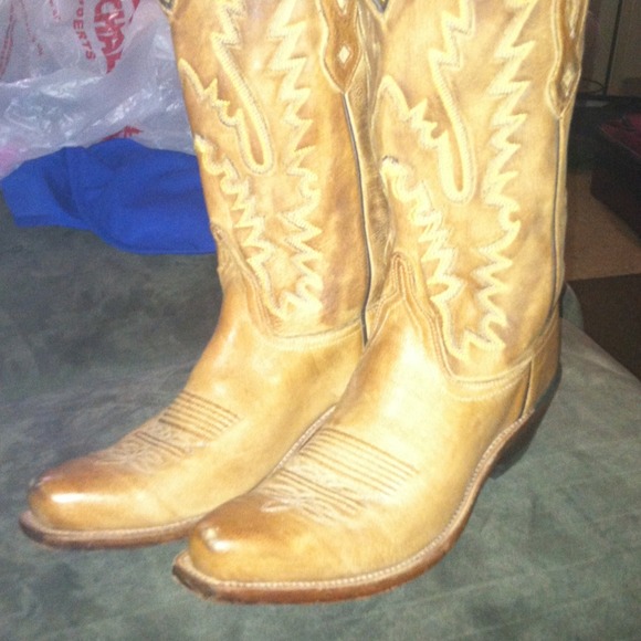 All Tan leather Western style Cowgirl Boots
