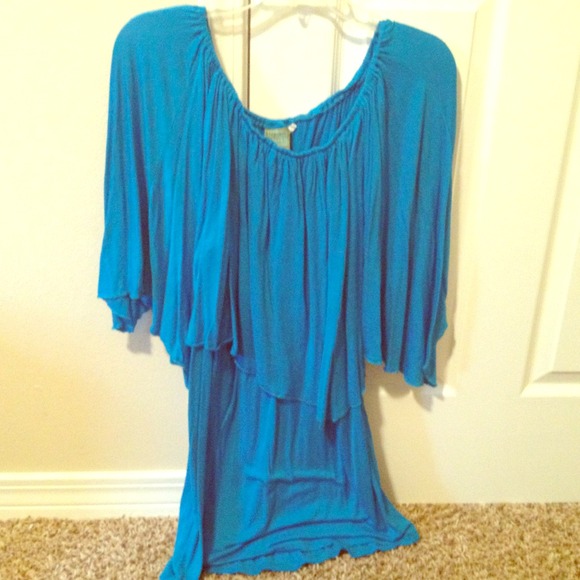 ** Sold*lor is amazing - very flowy off the should
