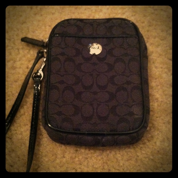 Coach wristlet, black