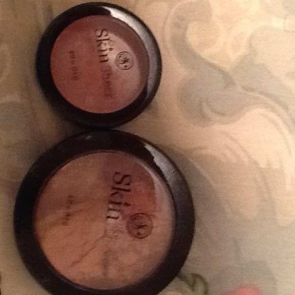 Powder and blush - Picture 4 of 4
