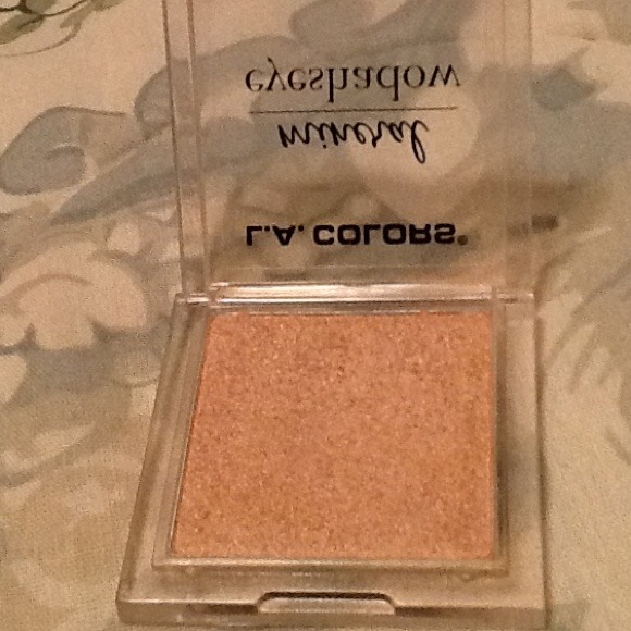 Eye shadow - Picture 2 of 3