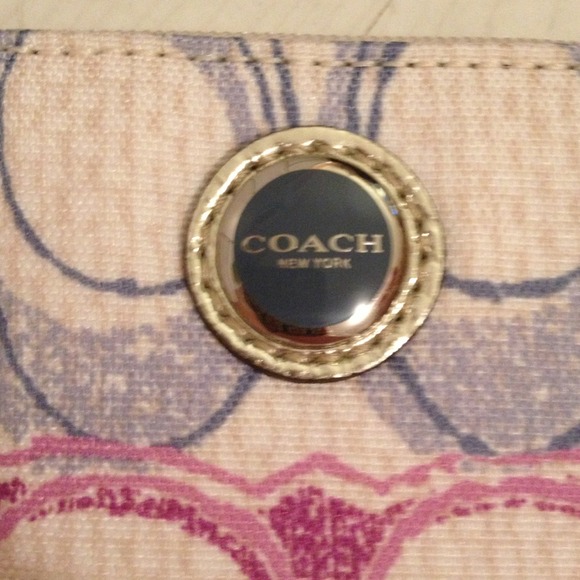 Coach clutch with tags - Picture 2 of 3
