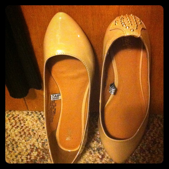 Super stylish nude studded flats