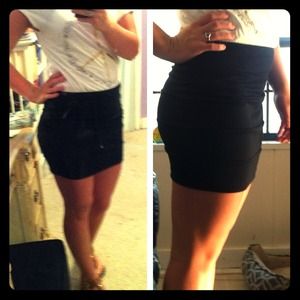 Super cute black body-con skirt Brand:Nollie
