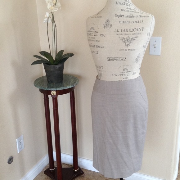 🚫Sold in a bundle🚫NWT Light grey Banana Republic