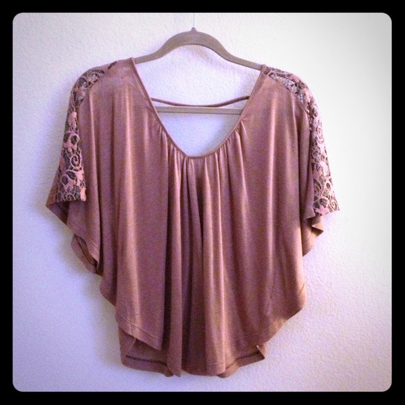 SOLD/Bundled❗ 2b Bebe butterfly top. Size Small