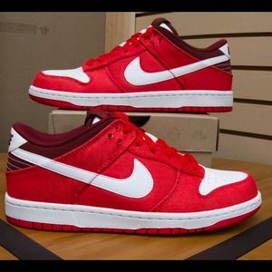 Red Nike Dunk low