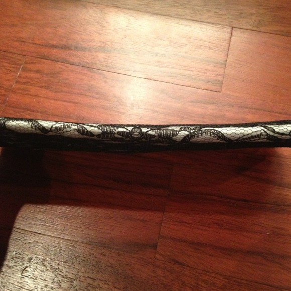 Sold🌸Lace Clutch - Picture 3 of 3