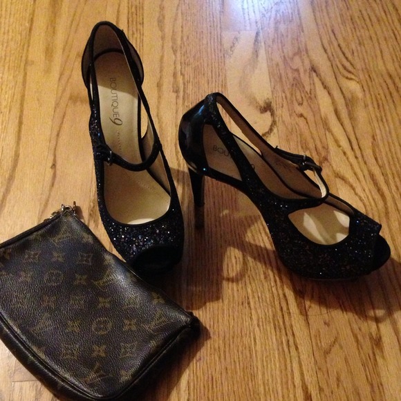 NWOT Open toe pair of shoes.  So beautiful