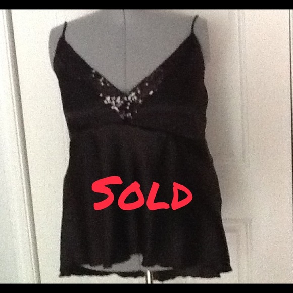 📦Sold in bundle!📦 Black sequined cami