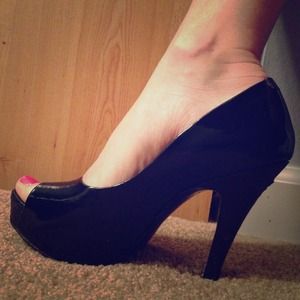 Jessica Simpson Black Platform Stilettos