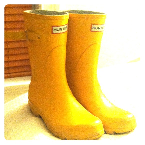 short yellow hunter boots