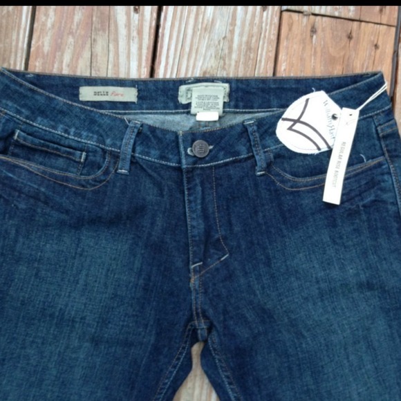 SOLD. NWT William Rast Belle Flare Jeans!! - Picture 4 of 4