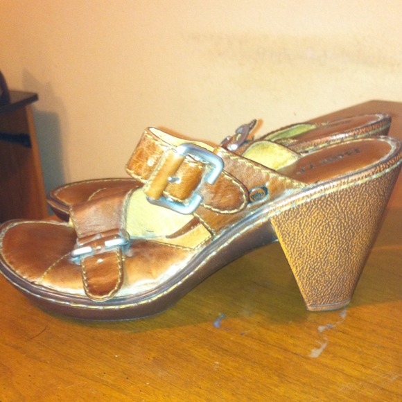 Born Sandals!! - Picture 2 of 3