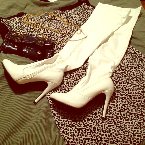 Brand new thigh high vinyl hidden platform boots