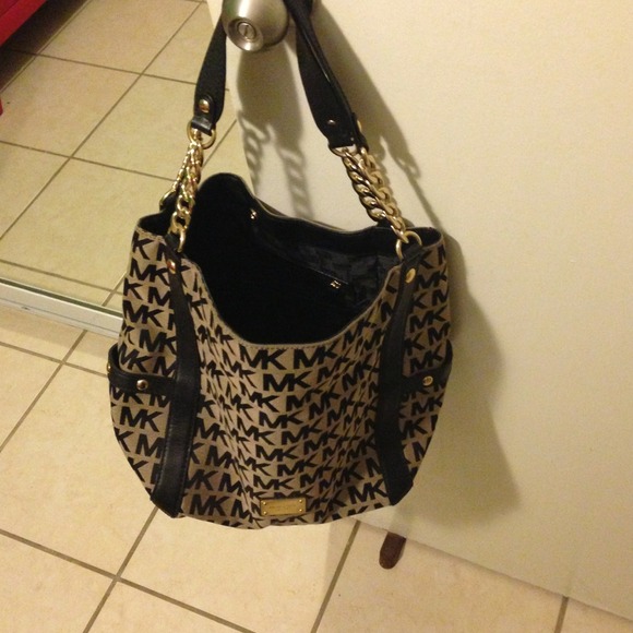 💢💢SOLD💢💢💢Authentic Michael Kors handbag!