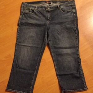 🚫Sold🚫Tommy Hilfiger Capris Pants