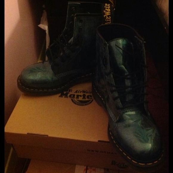 Green dr marten