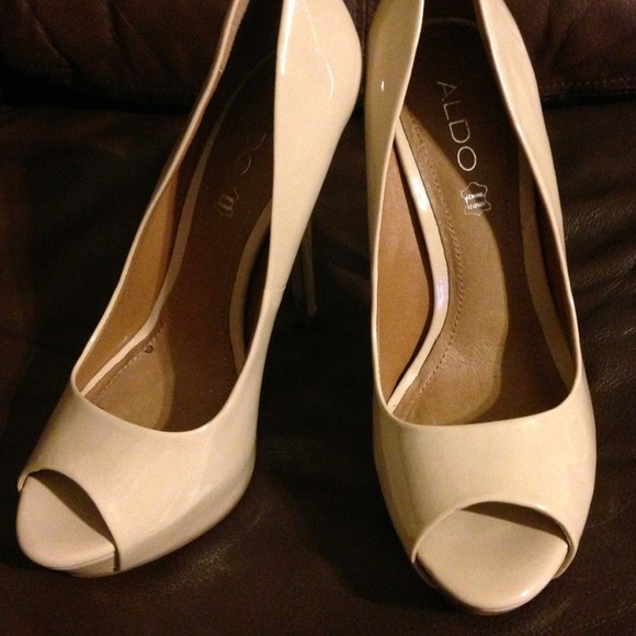 Nude Aldo heels