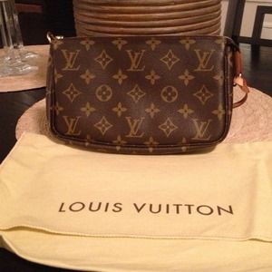Authentic small Louis Vuitton shoulder bag/clutch