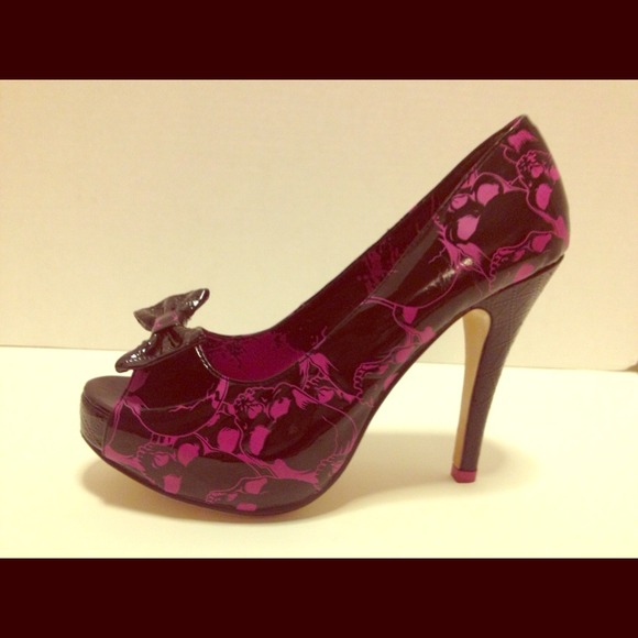 Fantastic Iron Fist heels, black with pink skulls - Picture 1 of 4
