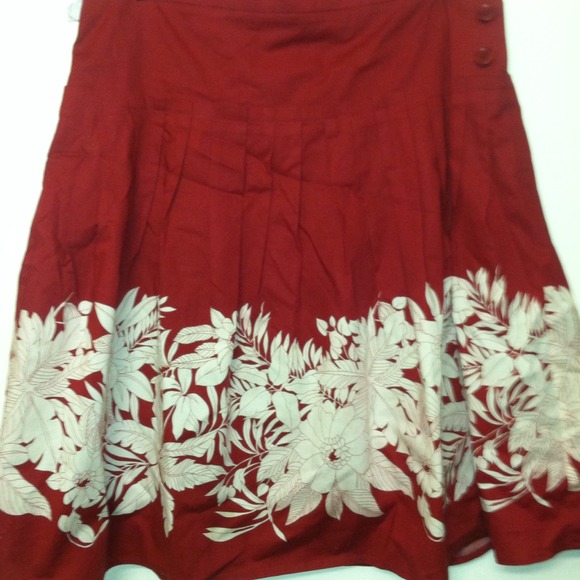 NOW reduced!! BCBG Red & White Pleated Skirt