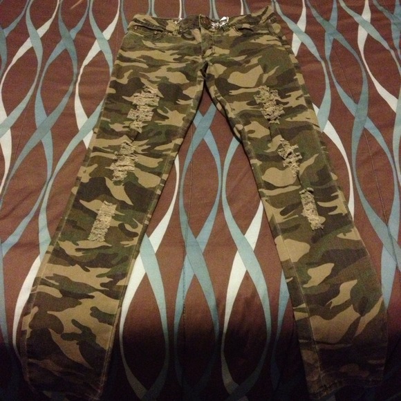 ⚠REDUCED⚠NWT Camo Skinny Jeans
