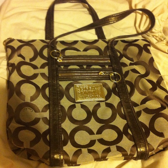 Authentic coach poppy tote!