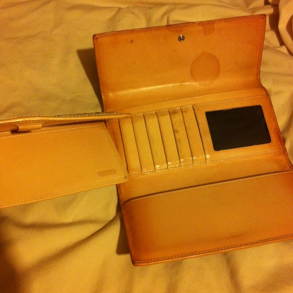 Authentic coach wallet. - Picture 3 of 4