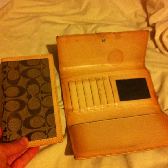 Authentic coach wallet. - Picture 4 of 4