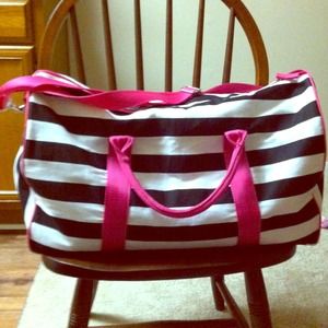 Black/white duffle bag