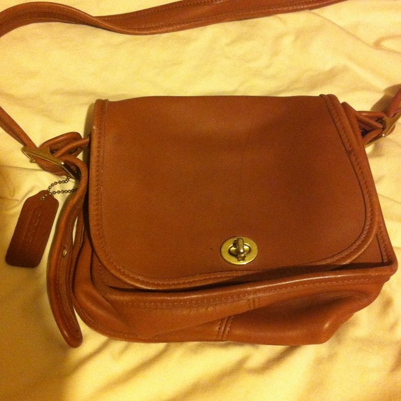 Authentic vintage coach all leather cross body!!