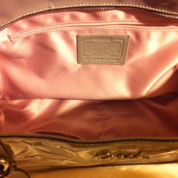 Authentic coach patent grey tote. - Picture 2 of 4