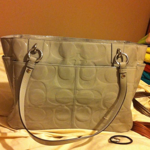 Authentic coach patent grey tote. - Picture 4 of 4