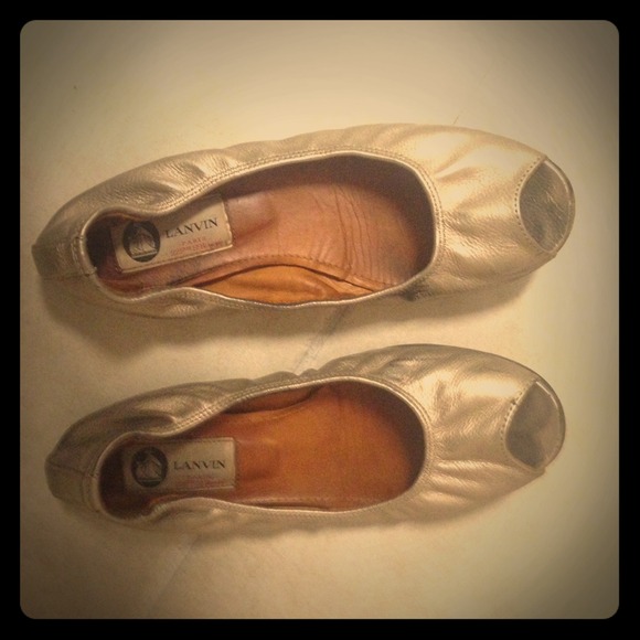 Lanvin classic gorgeous golden flats. Not availabl