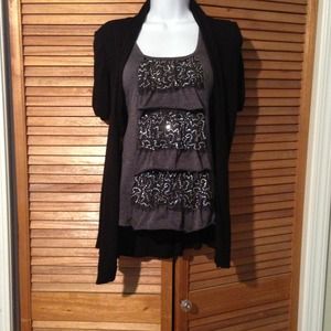 🔴Sold in bundle🔴💗Previously loved Dillard's top